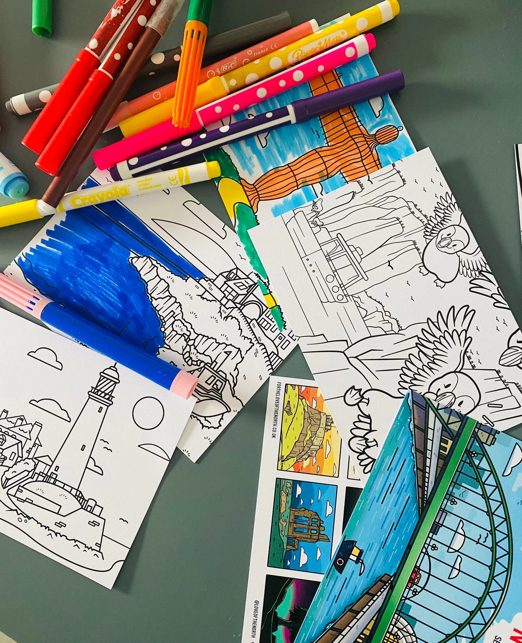 Set of 10 colouring postcards - Image 3